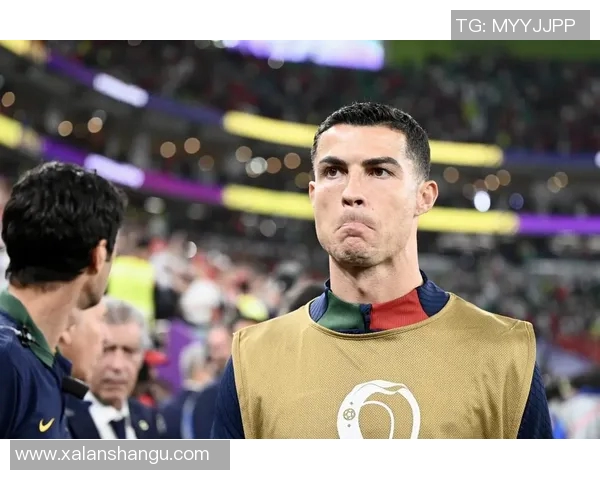 十号红衣足球球星是谁 他在赛场上的传奇表现与影响力分析