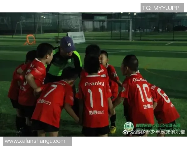 少儿足球培训聚焦未来球星成长全面提升技战术与团队合作能力