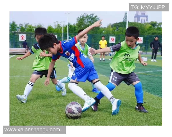 揭秘双字足球巨星英文姓名背后故事与绿茵场上传奇经历