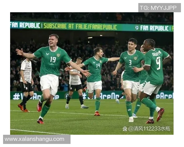 两个足球球星默契对视时的尴尬瞬间 谁先忍不住笑出声来 两个足球球星默契对视时的尴尬瞬间 谁先忍不住笑出声来